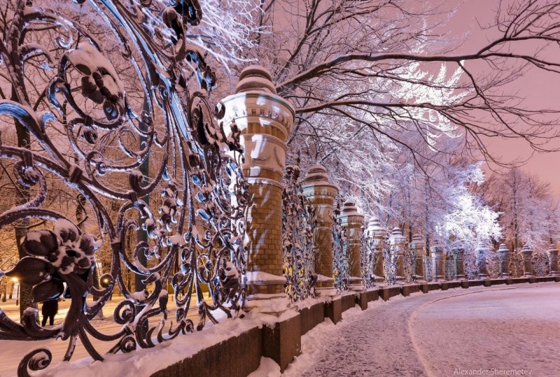 Ворота Михайловского сада в Санкт-Петербурге