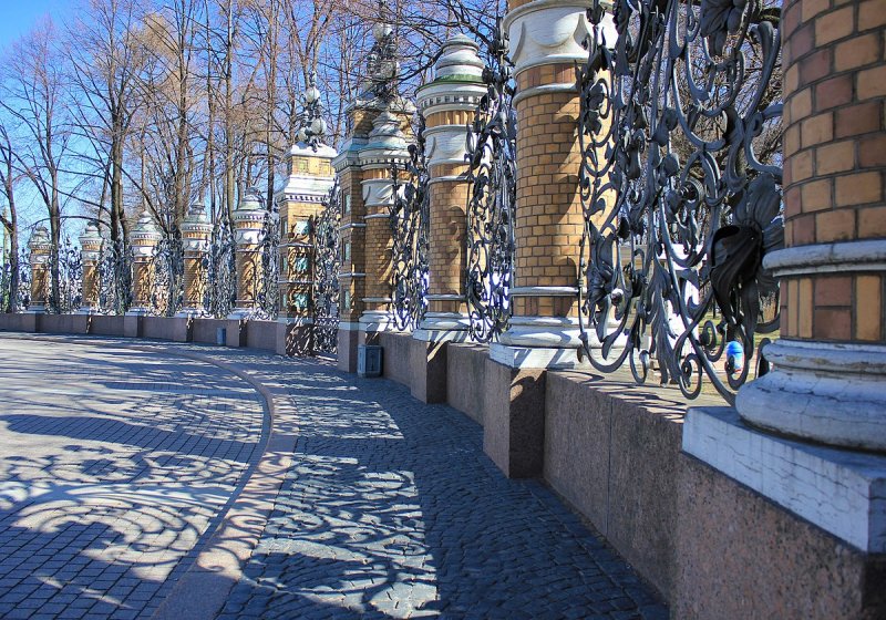 Ворота Михайловского сада в Санкт-Петербурге