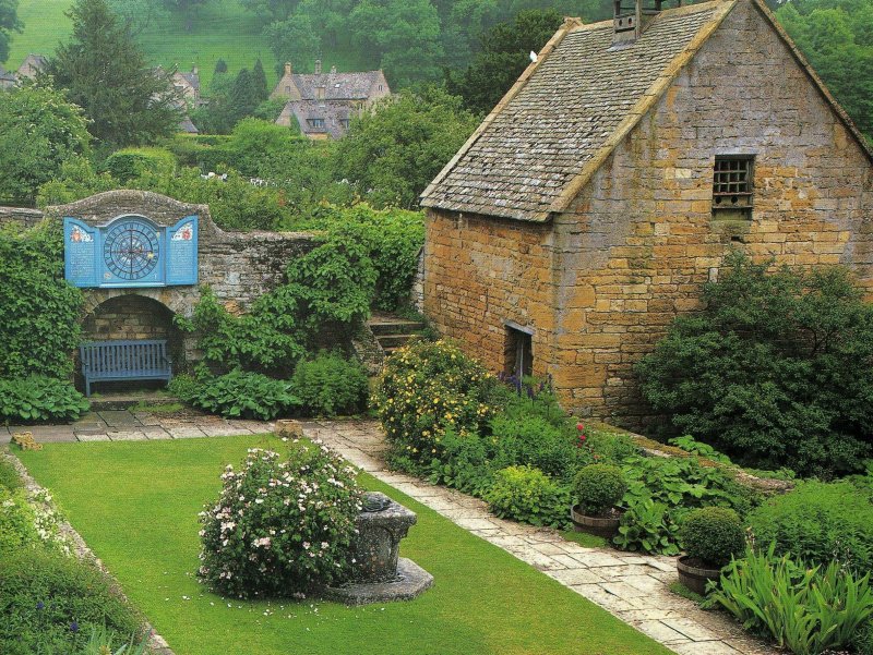 Cottage Manor Garden в Англии