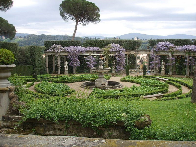 Античный террасированный сад Италии