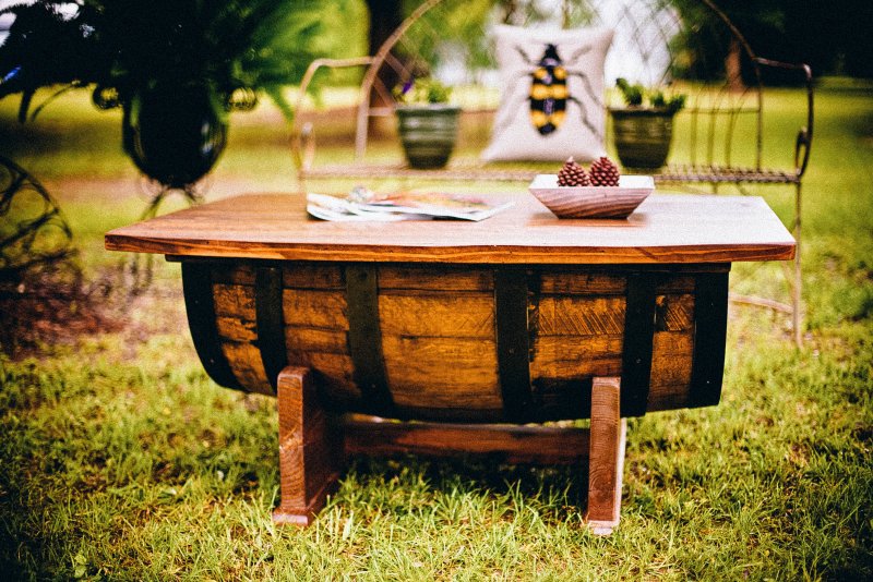 Деревянный стол во двор