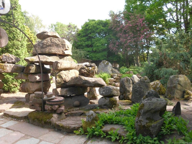 Сад камней из валунов