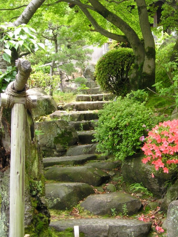Японский сад каменный мост
