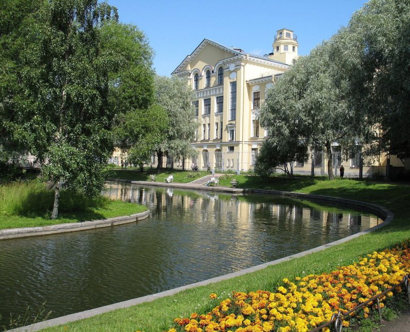 Парк Юсуповского дворца в Санкт-Петербурге