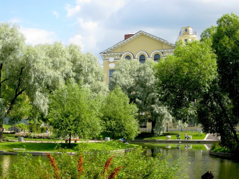 Сад дворца Юсуповых в Санкт-Петербурге