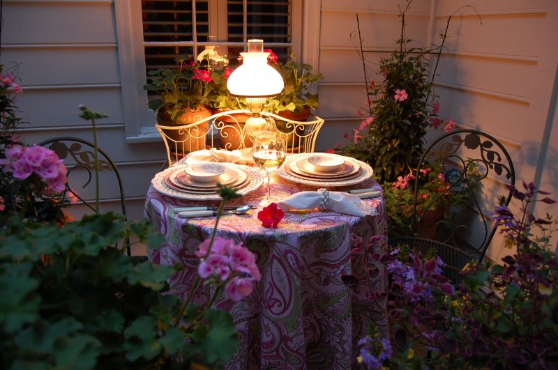 Романтический ужин в саду