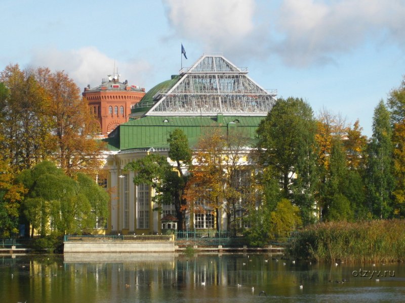 Таврический сад в Санкт-Петербурге весной