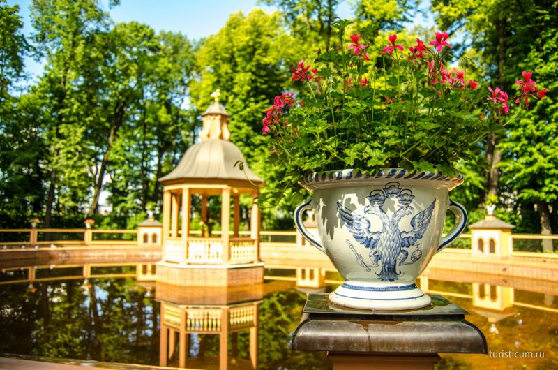 Фонтаны летнего сада в Санкт-Петербурге