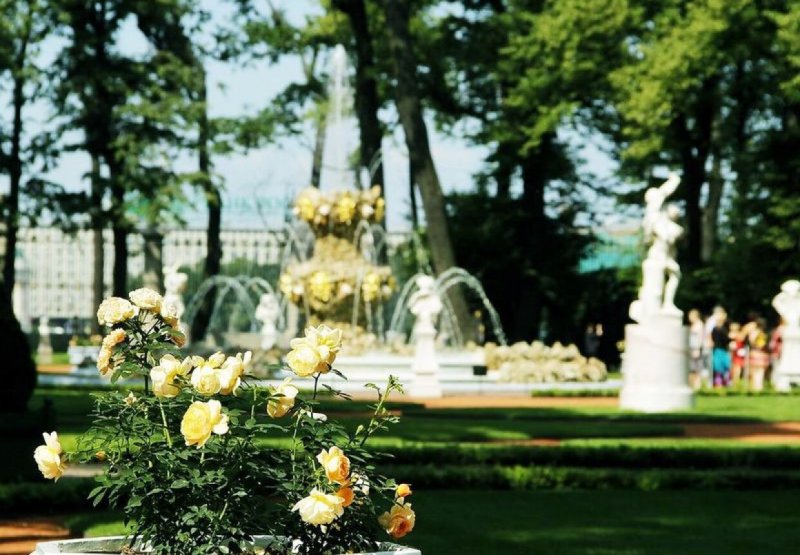 Санкт Петербург статуи в парке летний сад