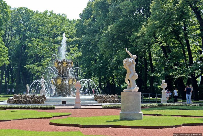 Фонтаны летнего сада в Санкт-Петербурге