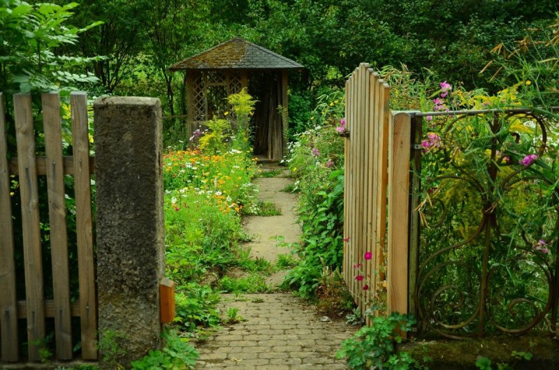 Сад в стиле Кантри русском деревенском
