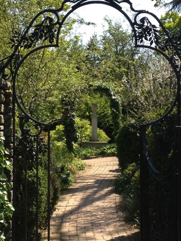 Ворота в Готический сад
