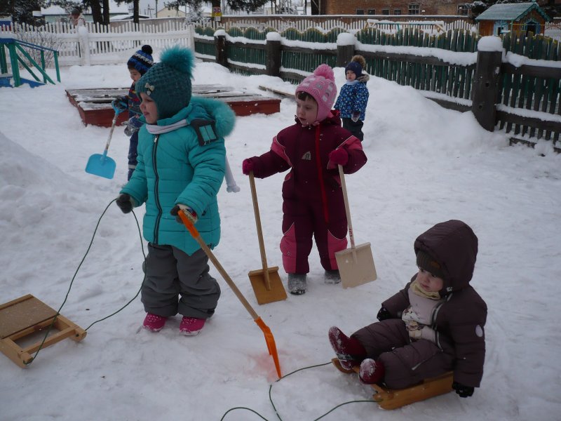 Прогулка в детском саду зимой