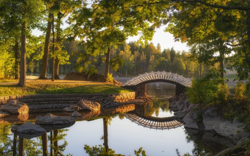 Красивые мостики в осенних парках мира