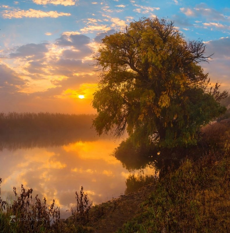 Река Волга рассвет Астрахань