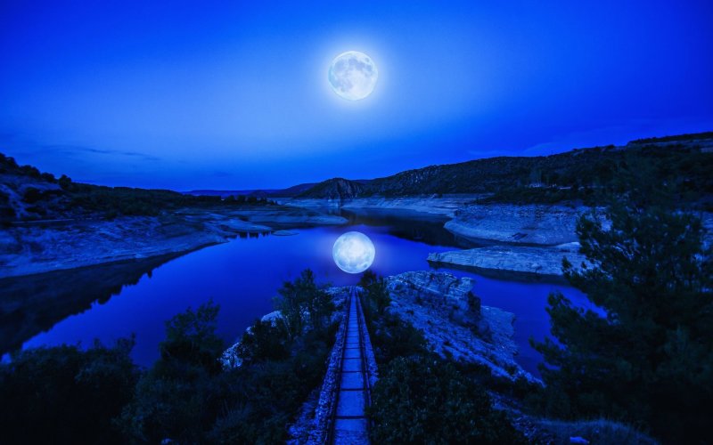 Фирвальдштетское озеро в лунную ночь