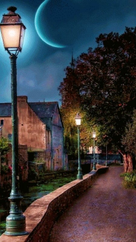 Вечерняя улица с фонарями