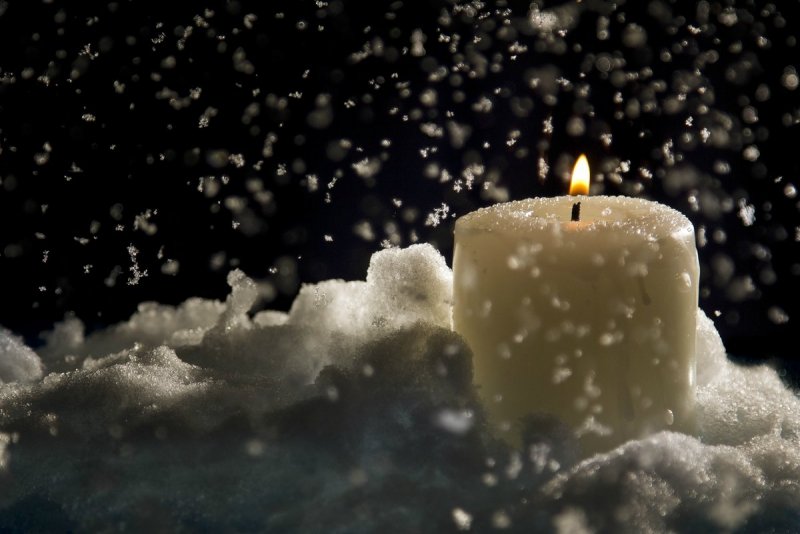 Снежная свеча
