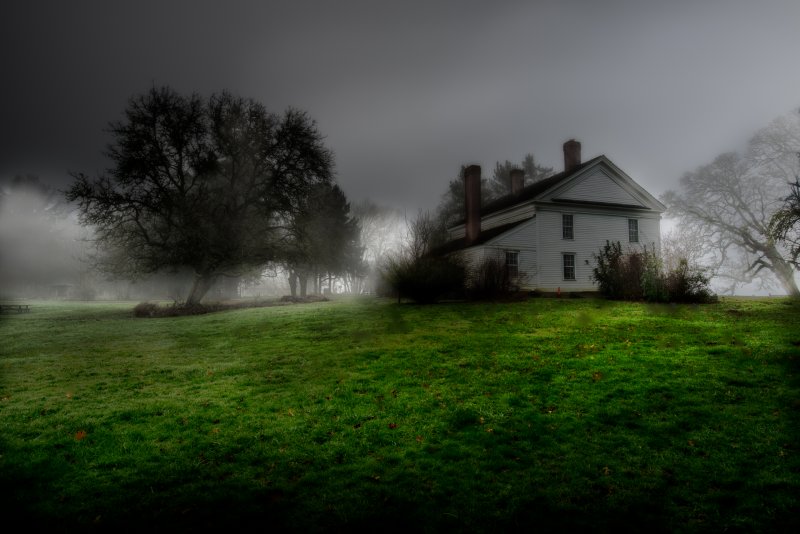 Старый дом в тумане
