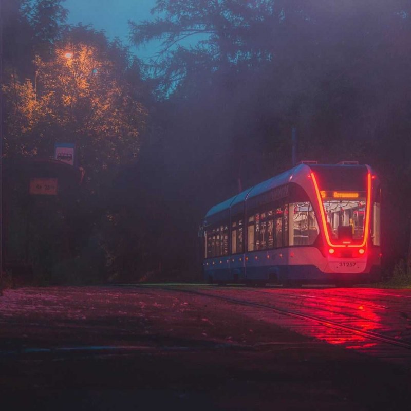 Трамвай ночью