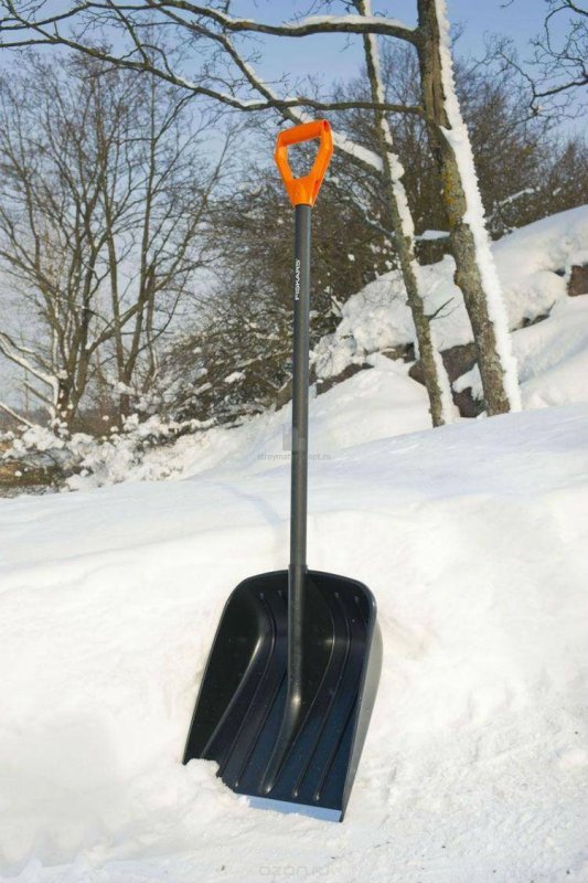 Лопата снеговая fiskars 142610