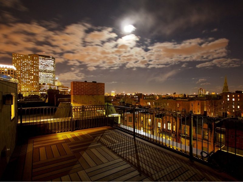 Вид ночного города с крыши