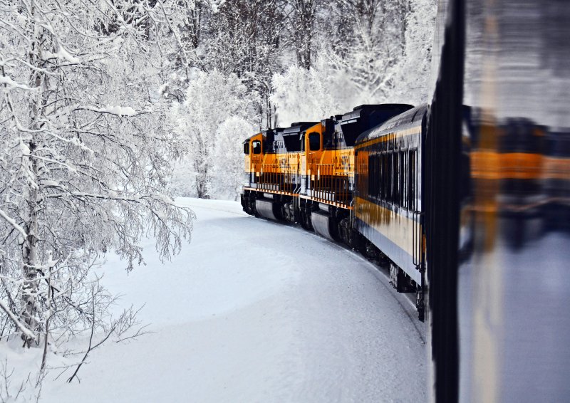 Поезд в снегу