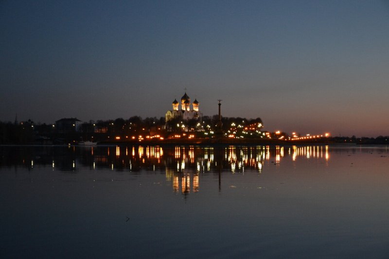 Ночной пейзаж набережной Ярославль
