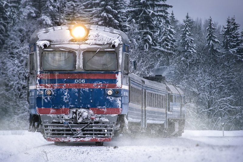 Снежный поезд