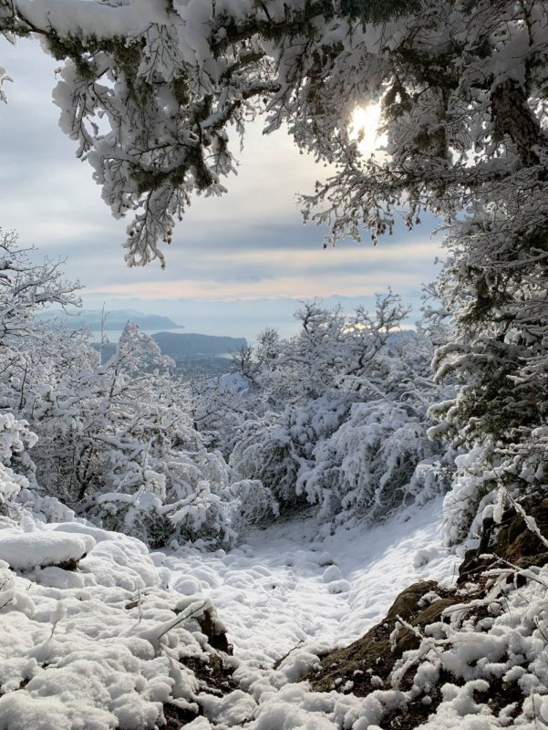 Горы Крыма зимой Симеиз