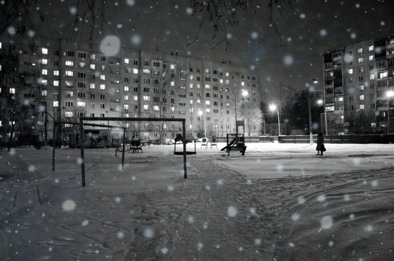 Двор ночью зимой