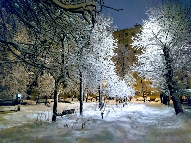 Зимний ночной дворик Москва