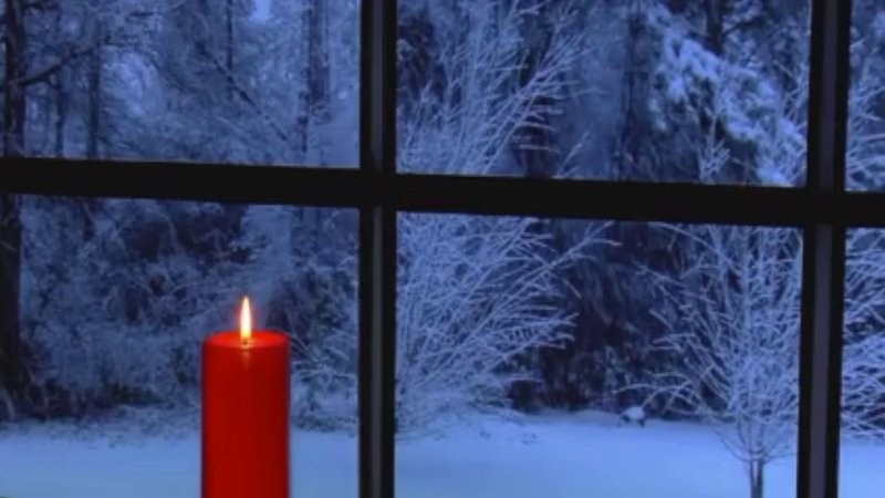 Зима окно свеча