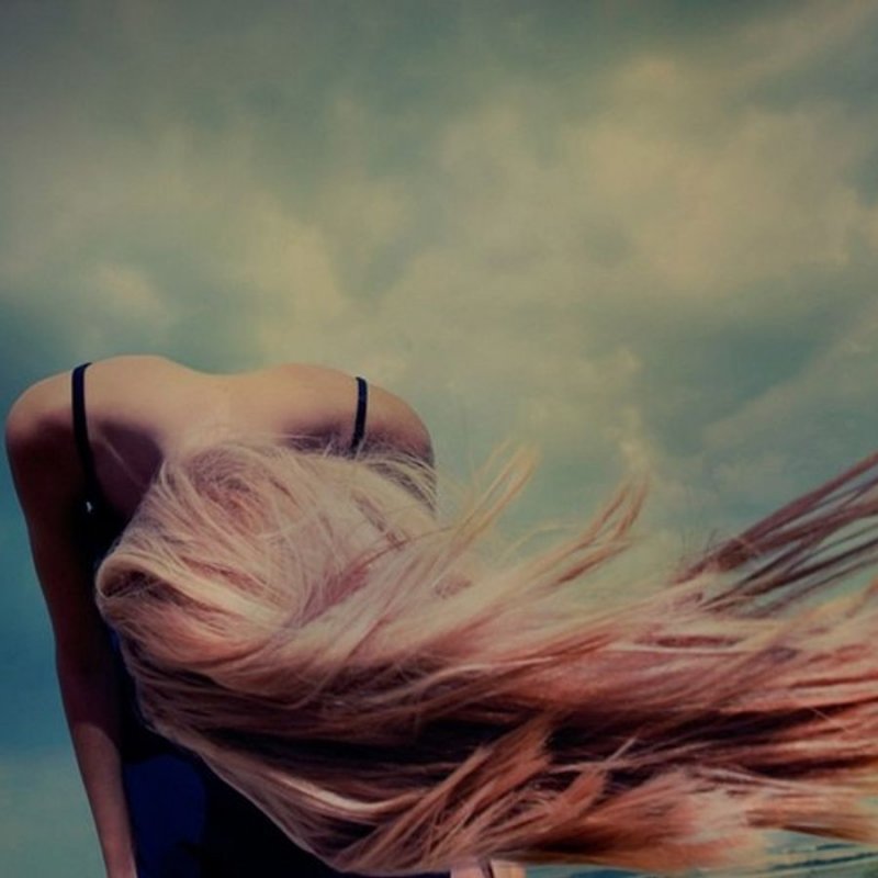 Красивые волосы на ветру