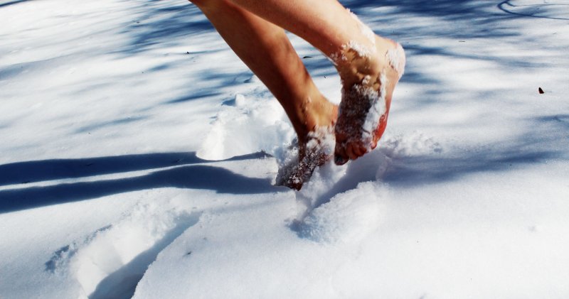 Красивые ноги в снегу