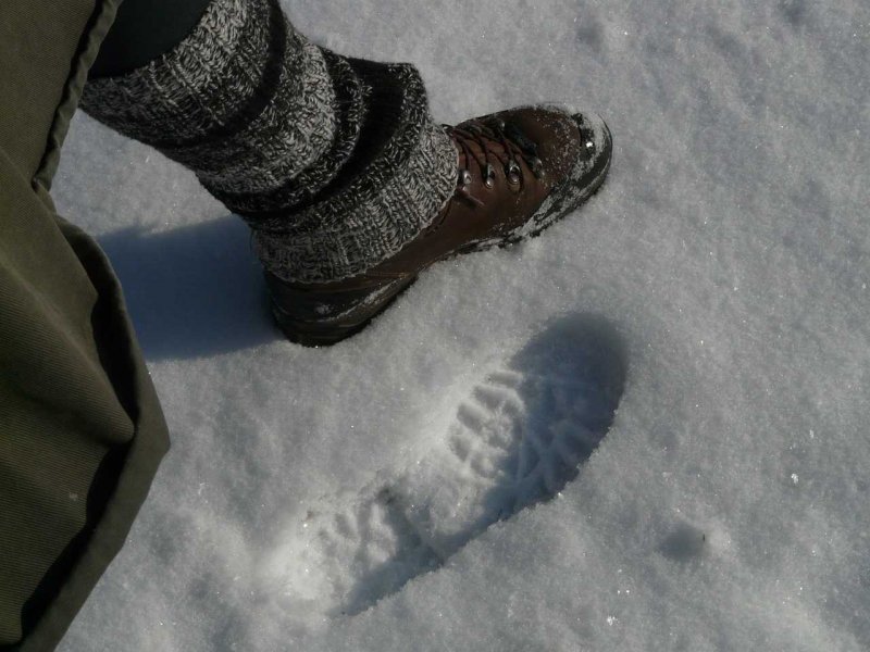 Следы ног на снегу