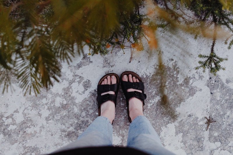 Ноги на снегу фото