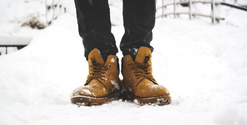 Обувь в снегу