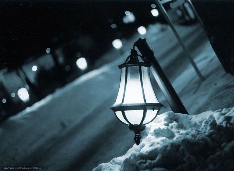 Одинокий фонарь зимой