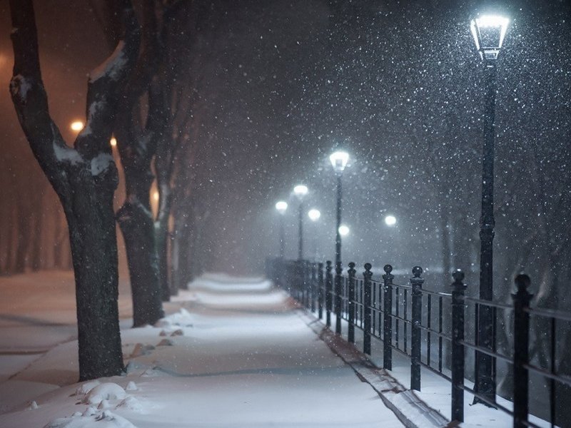 Зимняя улица вечером