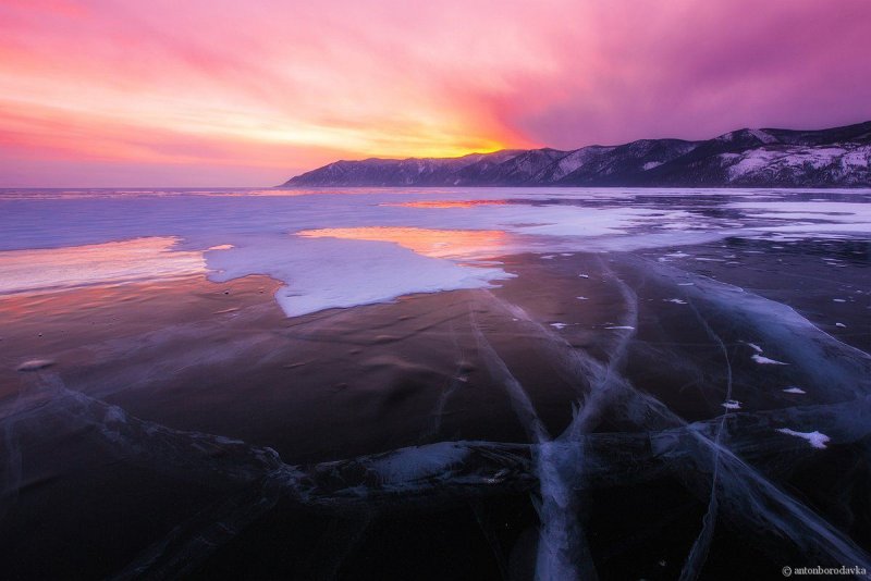 Озеро Байкал зимой ночью