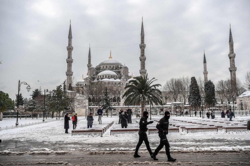 Истанбул Турция снег