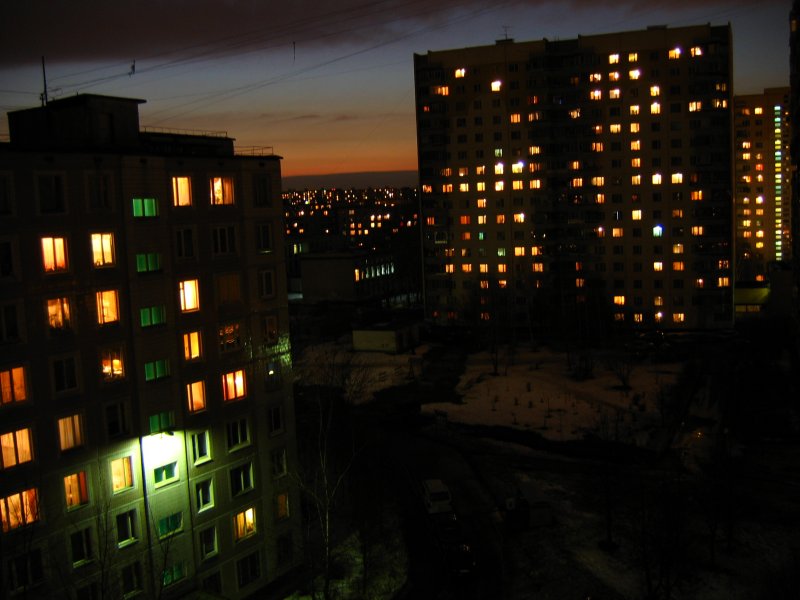 Ночной вид из окна многоэтажки