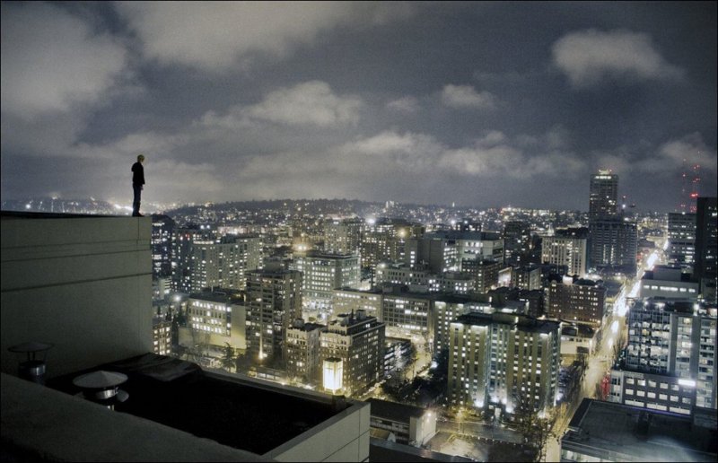 Вид с крыши на город ночью