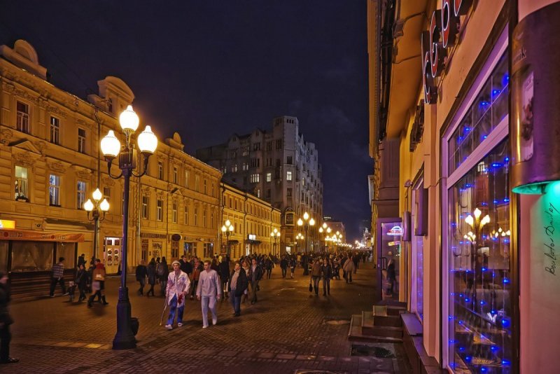 Улица Арбат Москва вечером