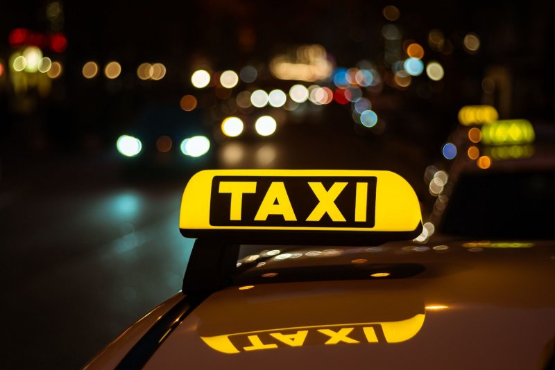 Салон такси ночью