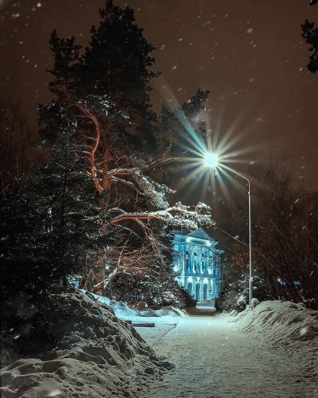 Томск ночью зимой