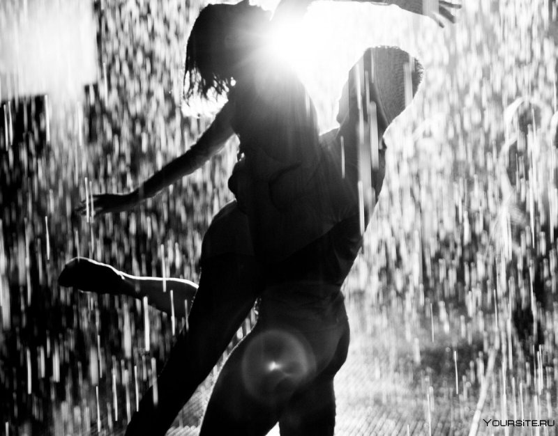 Танцующая под дождем