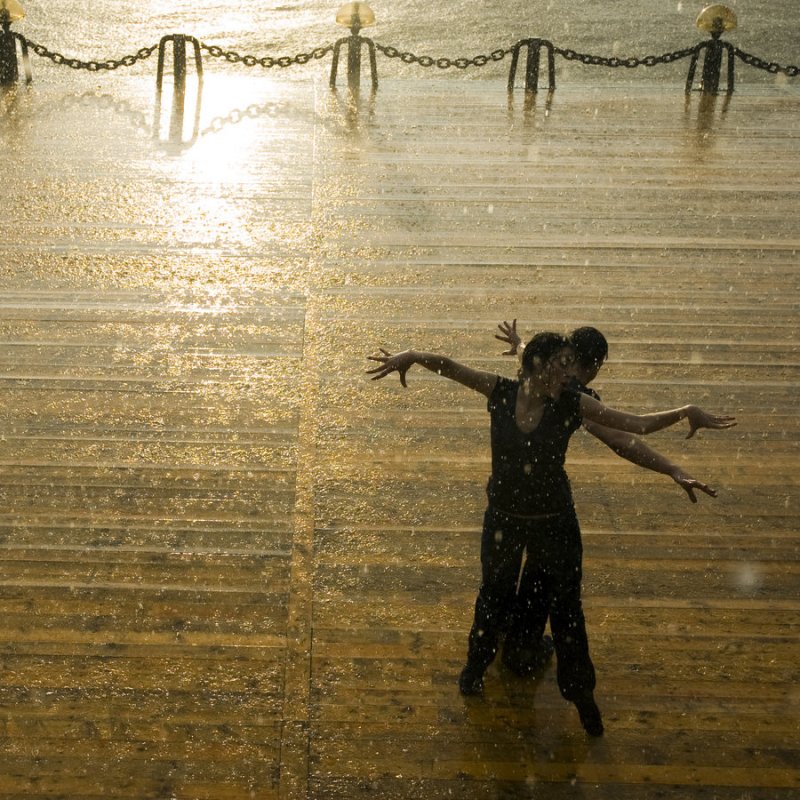 Танцующие под дождем