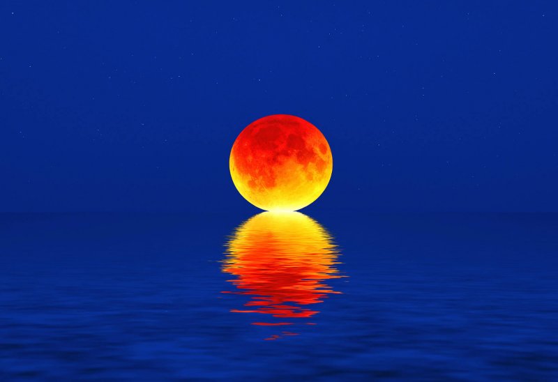 Оранжевая Луна